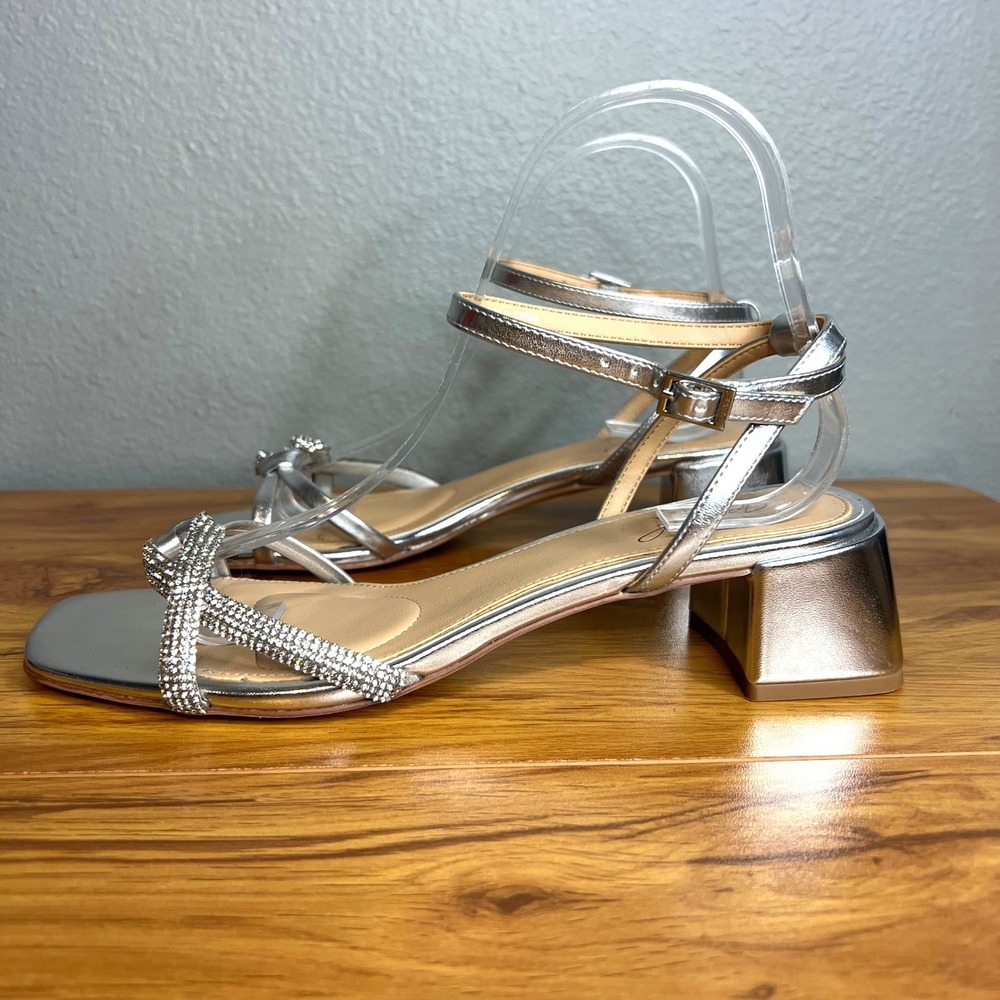 Jewel Badgley Mischka Block Heel Sandal 8 Silver Rhinestone Wedding Formal NEW